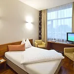Penz West Hotel