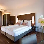 Penz West מלון 4*