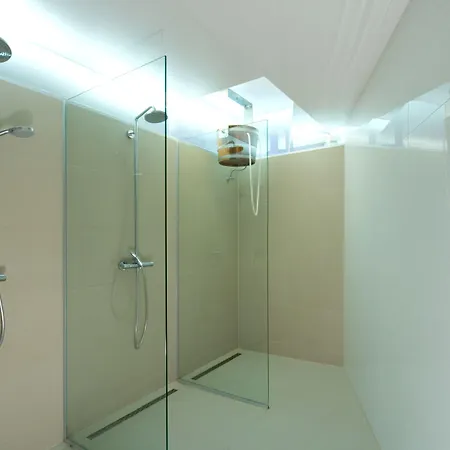Penz West Hotel 4*