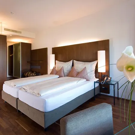 Penz West Szálloda 4*