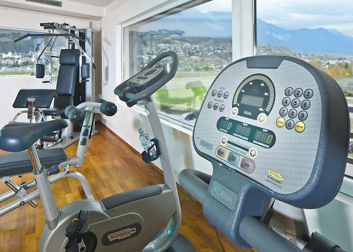 Penz West Готель